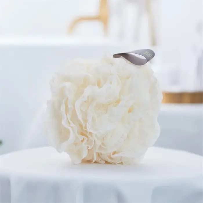 Éponge de bain douce blanche et bleue pour le corps
