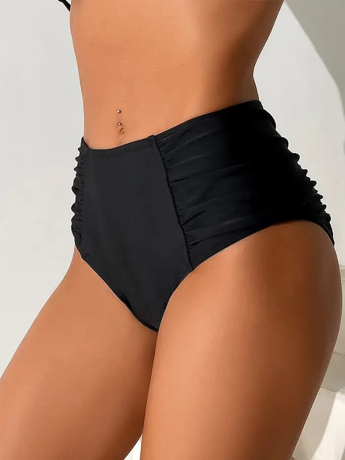 Bas de bikini femme : pantalon taille haute noir avec coutures et plis latéraux.