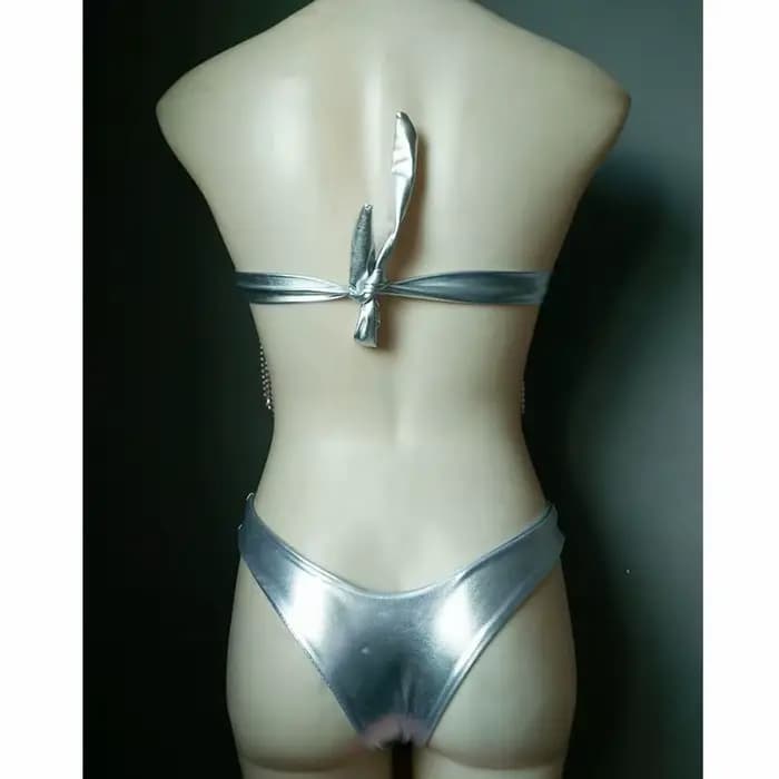 Maillot de bain avec des strass et des franges